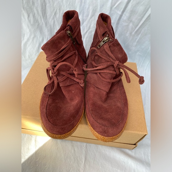 Ugg Reid Moc Boots Size 10 - Picture 2 of 3